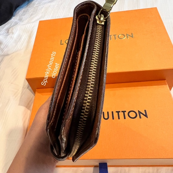 Louis Vuitton Zippe Bifold Wallet - Picture 13 of 15